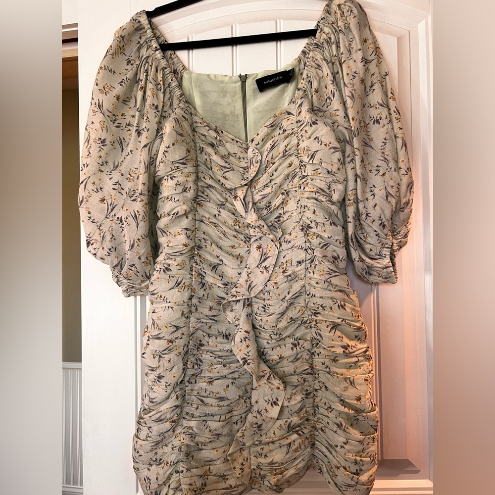 Minkpink dress pistachio with flowers ruched front - Picture 1 of 3